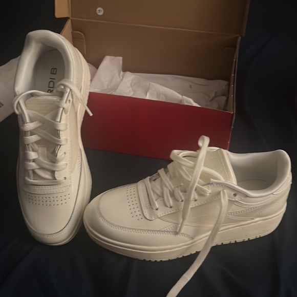 Cardi b sneakers - Picture 2 of 5